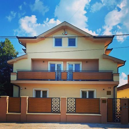 Papuli Rooms 4U Senta Екстер'єр фото